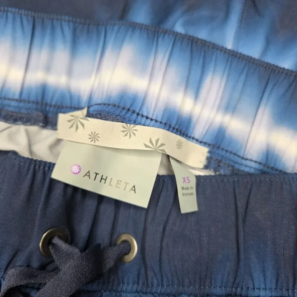 Athleta Women's XS Blue Tie Dye Active Shorts with Zipper Pockets Stretch EUC